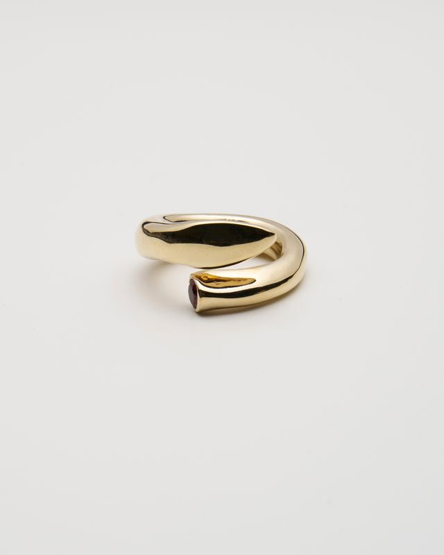 Bold Snake Ring- Red Garnet (Mara descripcion)