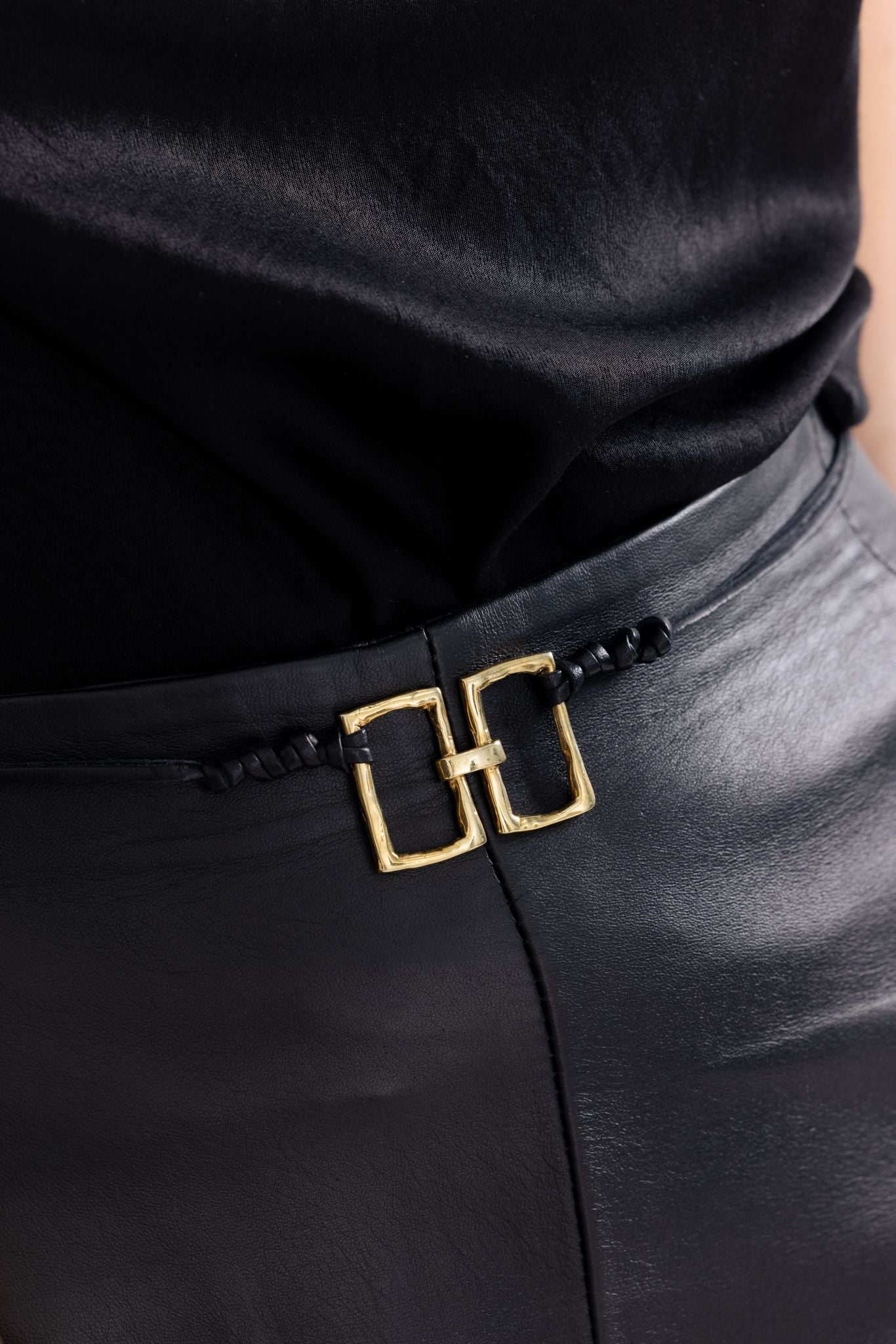 SCULPTED RECTANGLE BELT